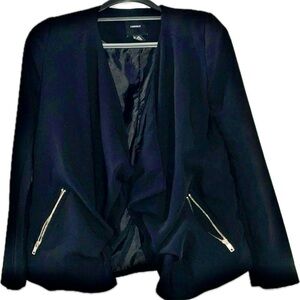 Gently worn, women black long sleeve blazer Forever 21, silver zip line pockets